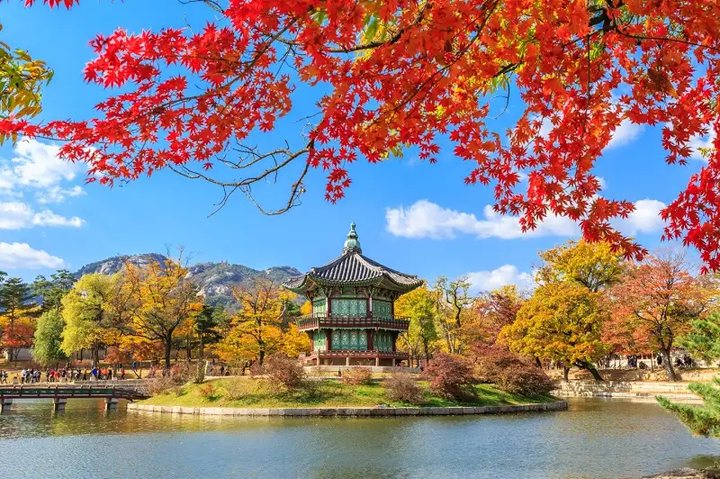 Đình Hyangwonjeong trong cung Gyeongbokgung, Seoul